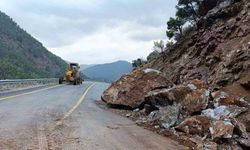 Kapuzbaşı Yolu’ndaki heyelana Büyükşehir’den hızlı müdahale