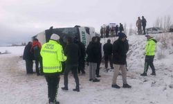 Kars’ta yolcu otobüsü devrildi: 23 yaralı