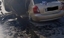 Hatay’da otomobil tırın altına girdi: 2 kişi yaralandı