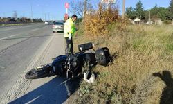 Otomobilin çarptığı motosiklet sürücüsü hayatını kaybetti