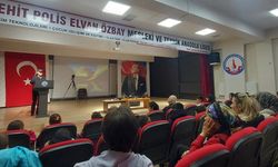 Altıntaş’ta ilk ve ortaokul öğrencilerine temel fotoğrafçılık eğitimi