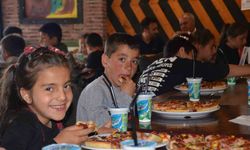 Bulanık’ta köy çocuklarına pizza ikramı