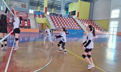 Bulanık’ta voleybol antrenmanlarına yoğun ilgi
