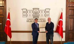 Her gün çöp topluyordu, Vali Aygöl teşekkür belgesi takdim etti