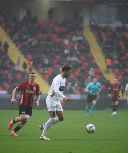 Trendyol Süper Lig: Gaziantep FK: 1 - Antalyaspor: 0 (İlk yarı)