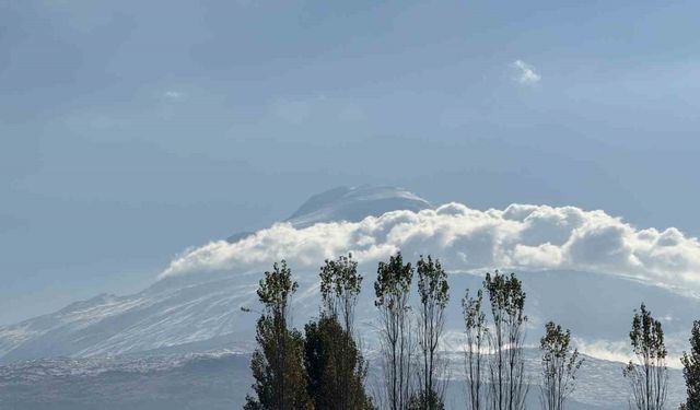 Iğdır ovasını çevreleyen dağlar yeniden beyaza büründü