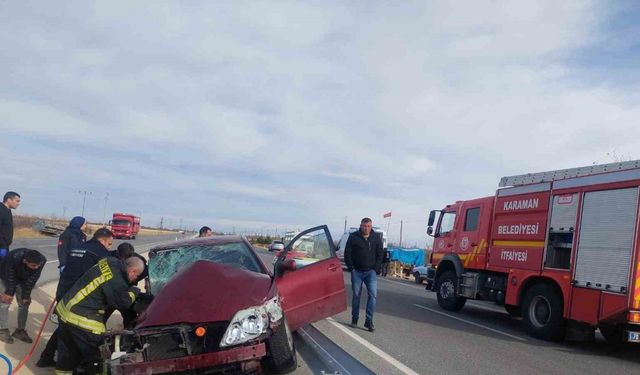 Karaman’da otomobil römork ve bariyerlere çarptı: 4 yaralı