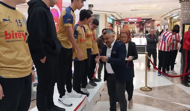 Osmaniye’de okullar arası bowling turnuvası sona erdi