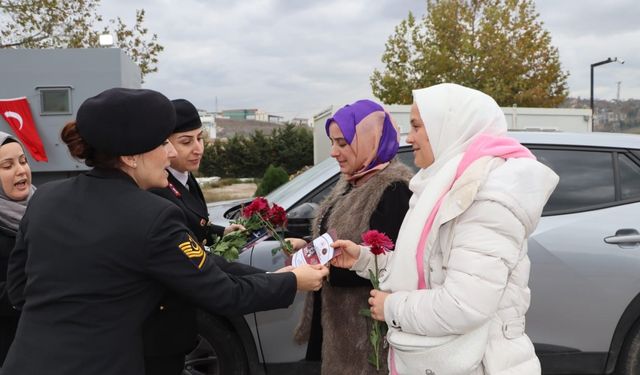 Yalova’da kadına yönelik şiddete karşı farkındalık etkinliği