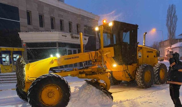 Ardahan’da yoğun kar ve tipiden bazı kara yolları ulaşıma kapatıldı