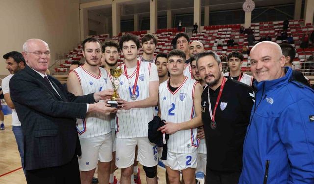 Başkan Kurt’a Basketbol Ligi şampiyonluk maçında büyük ilgi