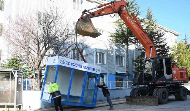 Bozüyük’te kapalı duraklar birer birer yerlerini alıyor