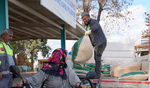 Denizli’de 404 üreticiye bin 126 torba yem dağıtıldı