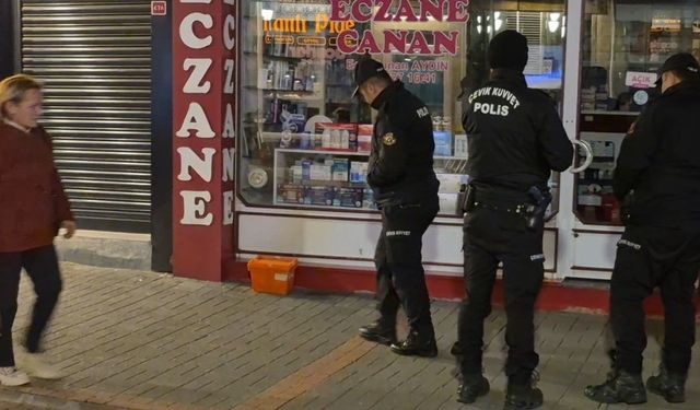 Eczane önüne bırakılan ilaç kutusu bomba paniğine neden oldu