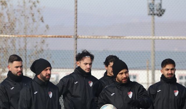 Elazığspor, Mersin’e 19 futbolcuyla gitti