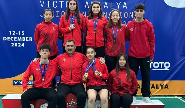 Erzincanlı genç badmintonculardan madalya yağmuru