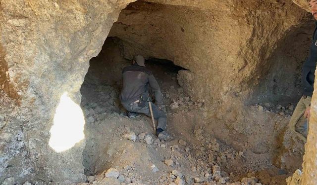 Hatay’da inşaat çalışmaları sırasında bulunan kaya mezar odaları görüntülendi