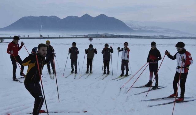 Kayaklı koşu takımı karla antrenmanlarına başladı