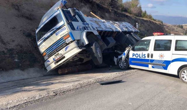 Kaza içinde kazada faciadan kıl payı dönüldü, o anlar İHA kamerasına yansıdı