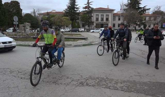 Kırklareli’nde 3 Aralık Dünya Engelliler Gününde farkındalık için pedala bastılar