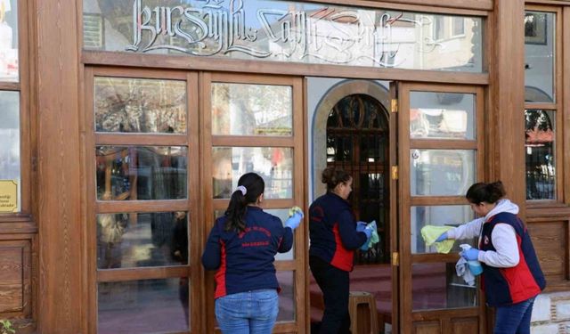 Menteşe Belediyesi 145 cami ve 810 eve temizlik hizmeti verdi