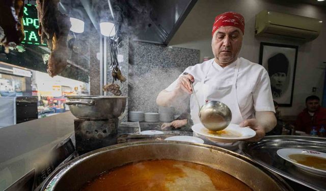 Sadece Güney Doğu’da değil İzmir’in o ilçesi de güne kebapla başlıyor