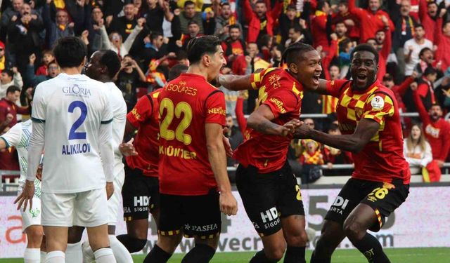 Trendyol Süper Lig: Göztepe: 1 - Çaykur Rizespor: 0 (İlk yarı)