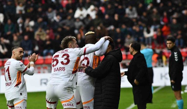 Trendyol Süper Lig: Kayserispor: 1 - Galatasaray: 1 (Maç devam ediyor)