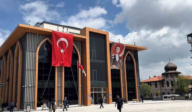 Afyonkarahisar’da gençlere sıcak çay, kadınlara destek