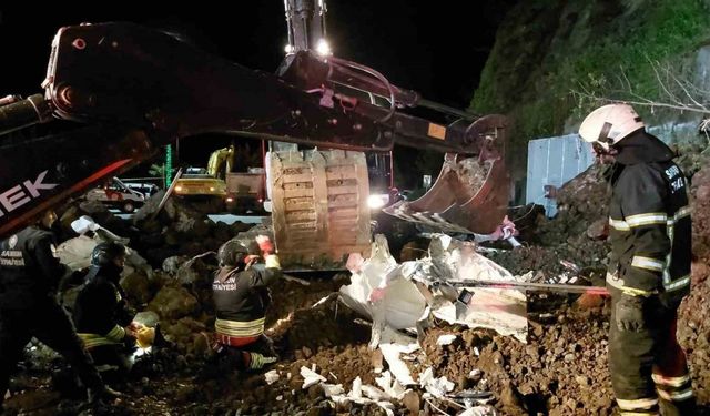 Akaryakıt istasyonunda heyelan: 2’si çocuk 3 kişi enkaz altında