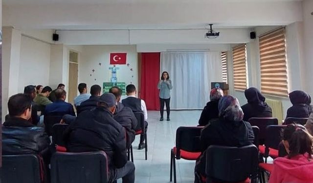 Altıntaş’ta ortaokullar mesleki eğitimle geleceğe hazırlanıyor