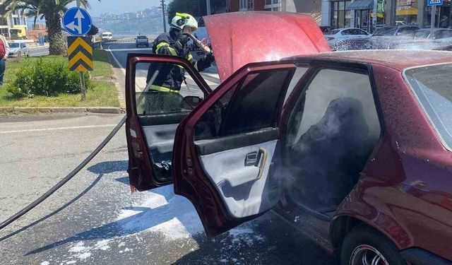 Araç yangını ekipleri harekete geçirdi