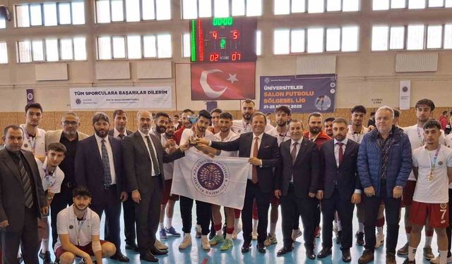 Atatürk Üniversitesi salon futbolunda birincilik ve ikincilik elde etti