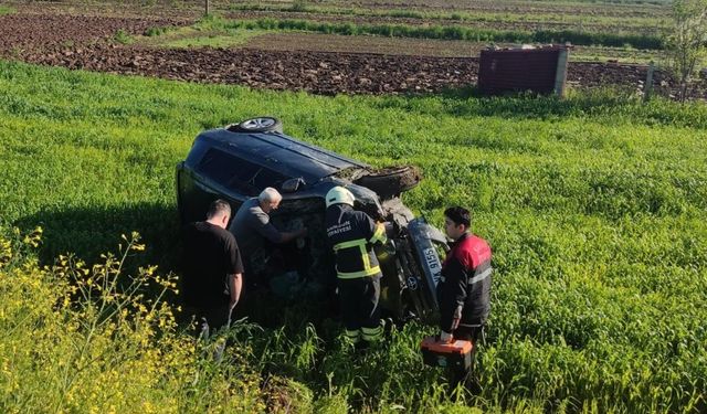 Bafra’da otomobil takla attı: 2 yaralı
