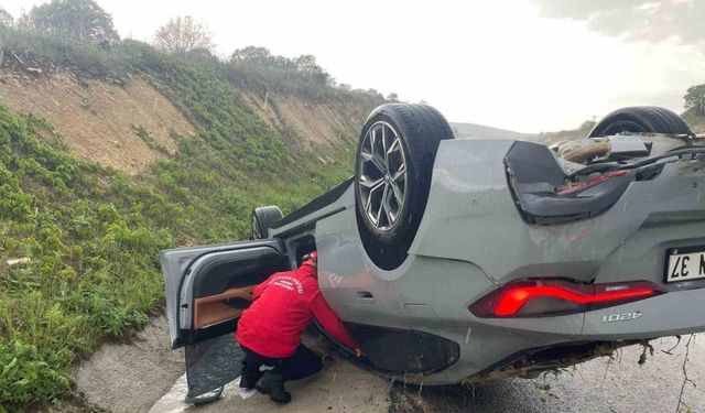 Balıkesir’de otobanda araç takla attı: 4 kişi yaralandı