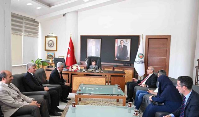 Başkan Er," Bu koltuklara hizmet bilinci ile oturulması gerekiyor"