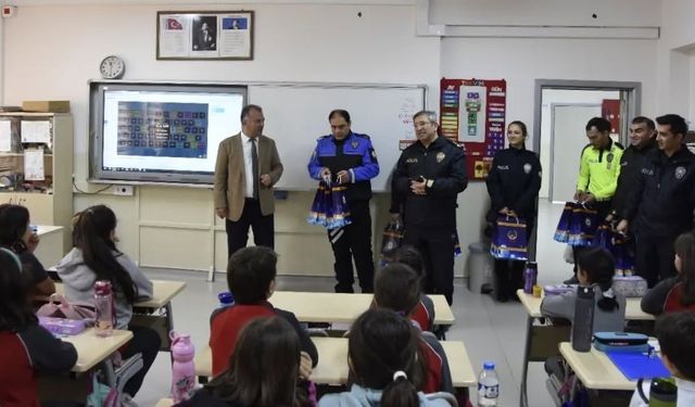 Bayburt polisinden öğrencilere ’23 Nisan’ sürprizi