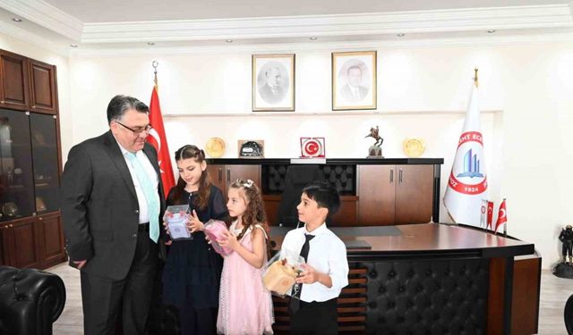 BEUN Rektörü Özölçer, 23 Nisan’da makamını miniklere devretti