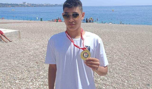 Denizlili yüzücü Türkiye şampiyonu oldu