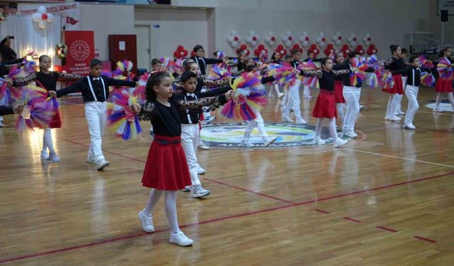 Edremit’te 23 Nisan Ulusal Egemenlik Ve Çocuk Bayramı coşkuyla kutlandı