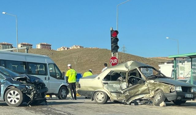 Elazığ’da zincirleme trafik kazası: 1 ölü 3 yaralı