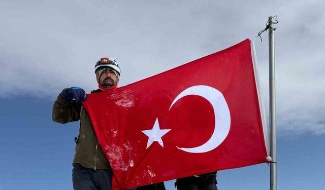Elazığlı dağcı, karla kaplı Erciyes Dağı’nın zirvesine 13 saatte tırmandı