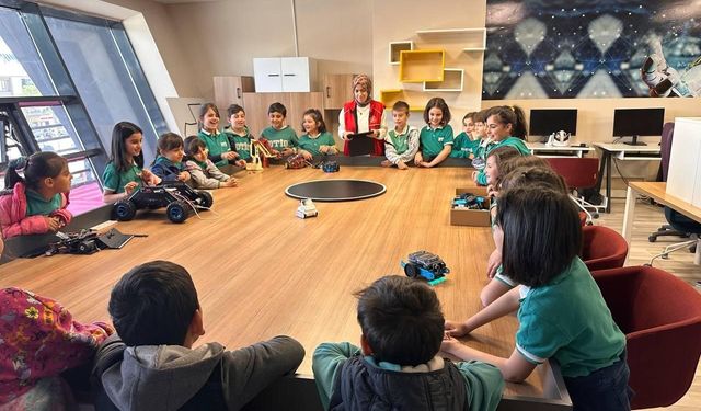 Geleceğin teknoloji liderleri 13 Şubat Gençlik Merkezi’nde yetişiyor