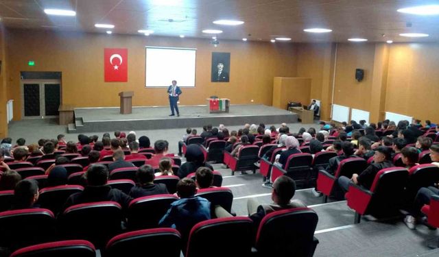 Hisarcık’ta "Eğitimde Rol Modeller" adlı konferans