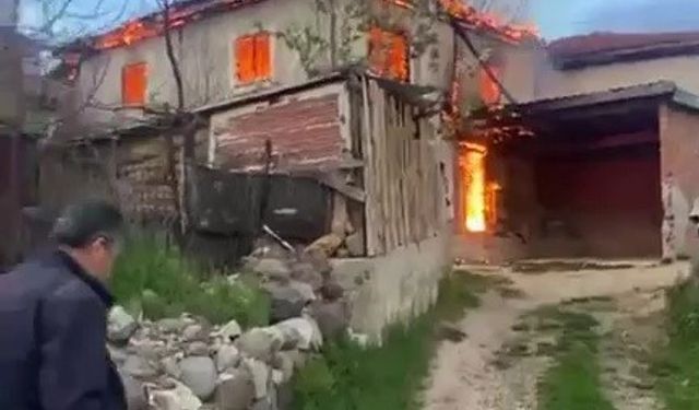 İki katlı ev alevlere teslim oldu