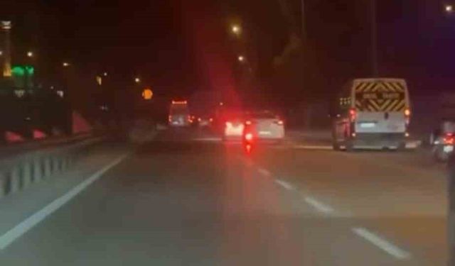 İki sürücünün yol verme inadı kamerada