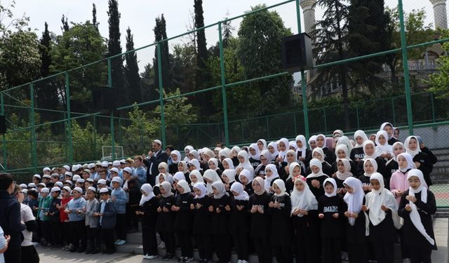İmam hatip lisesi öğrencilerinden hatim merasimi