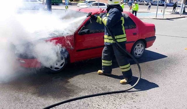 Kahramanmaraş’ta otomobil yangını