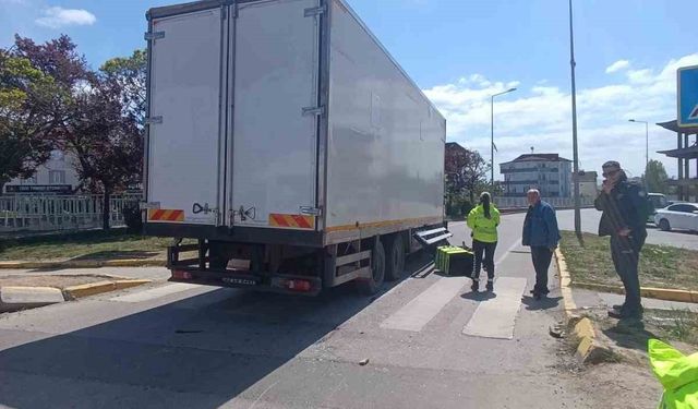 Kamyon ile çarpışan motosikletin sürücüsü yaralandı