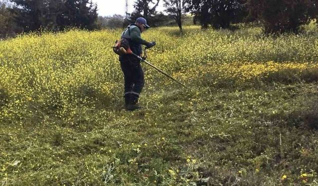 Karacasu Belediyesi’nden mezarlıklarda temizlik seferberliği